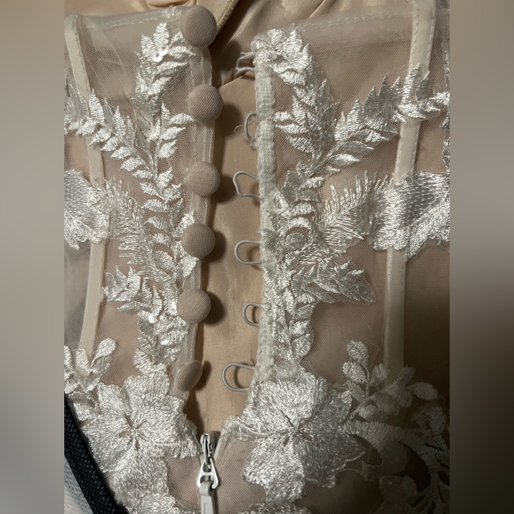 NWT Azazie Aurorie Wedding Dress, Sweetheart Corset Tulle Lace A-Line, Size 4 - Picture 8 of 9